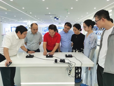 副校長周兆忠?guī)ш犻_展技術開發(fā)與技術咨詢，推動產(chǎn)學研深度融合